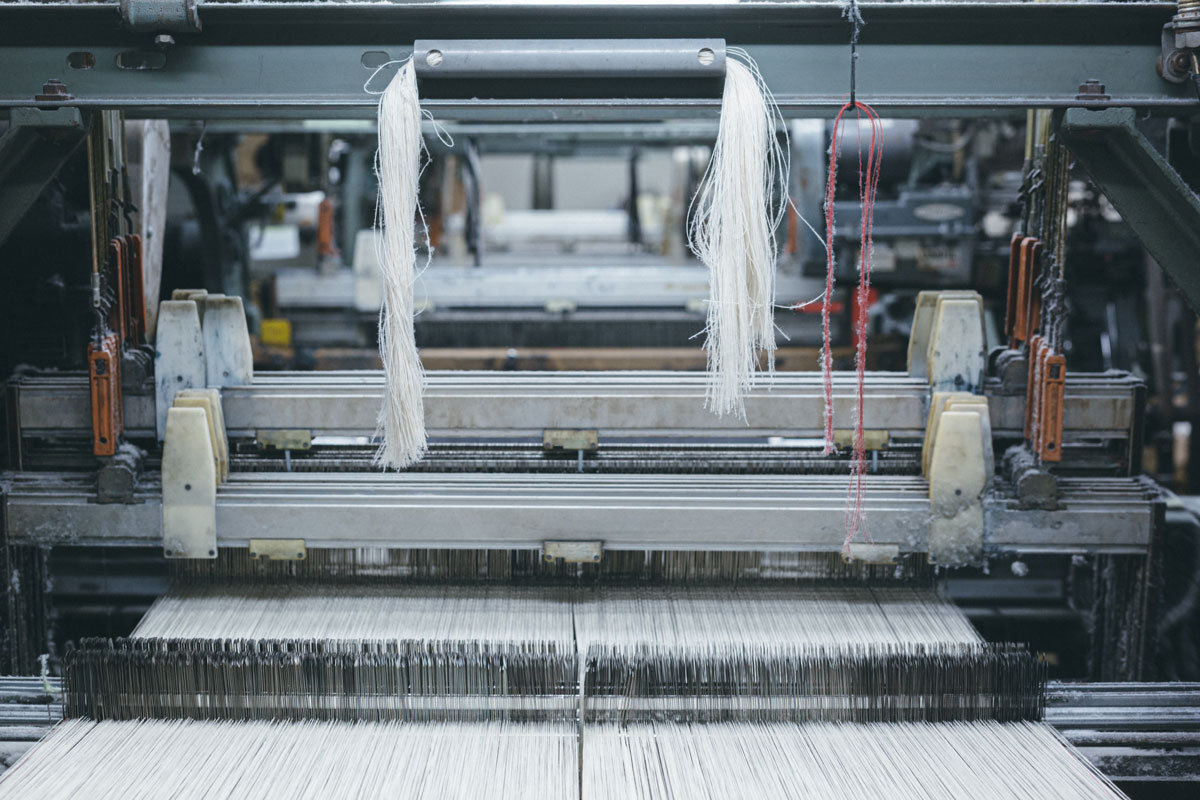 写真:デニムジャガード織機