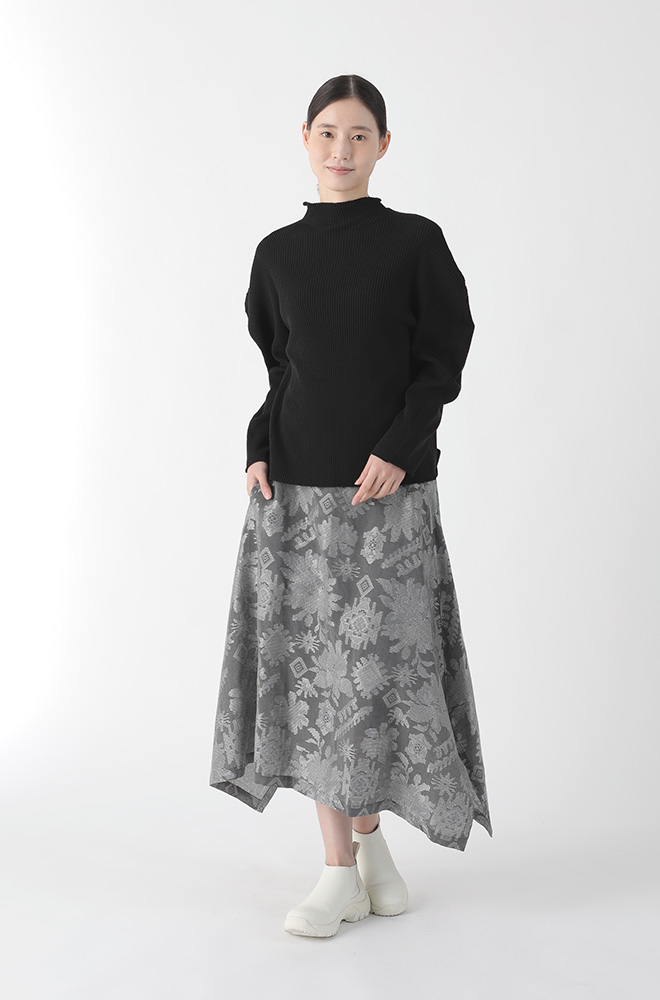 写真:エンブロJQ / スカート(gray)/女性モデル着用イメージ