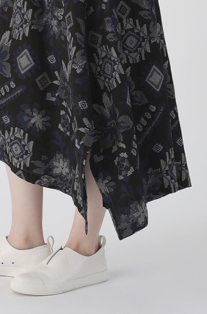 写真:エンブロJQ / スカート(black)/女性モデル着用イメージ