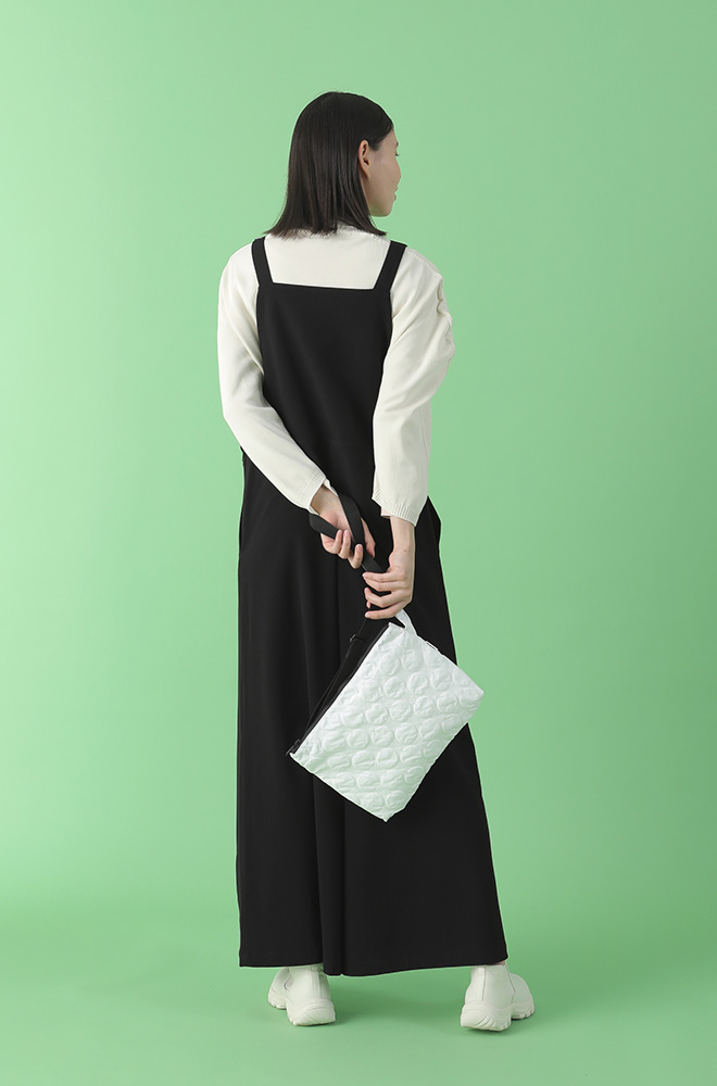 女性モデル着用イメージ