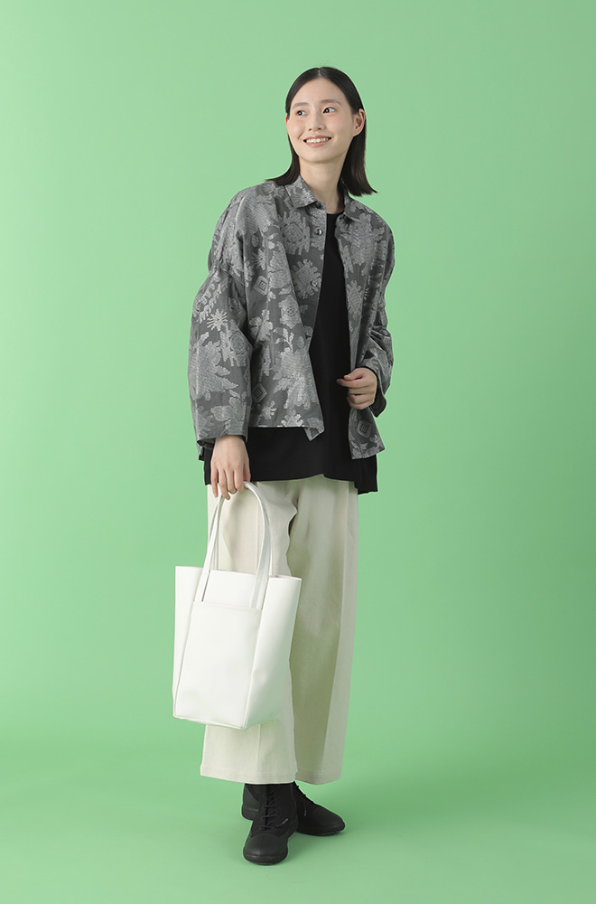 女性モデル着用イメージ