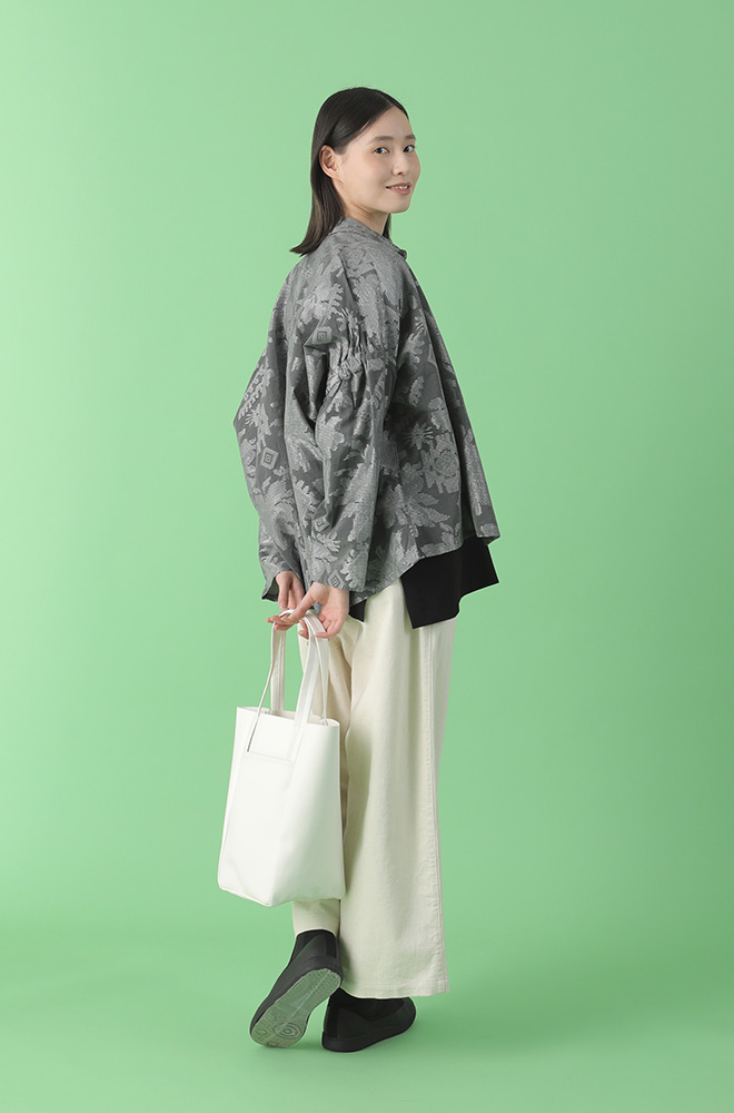 女性モデル着用イメージ